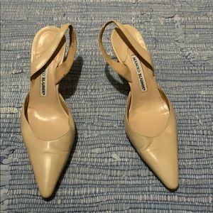 Manolo Blahnik beige sling back kitten heels sz 38